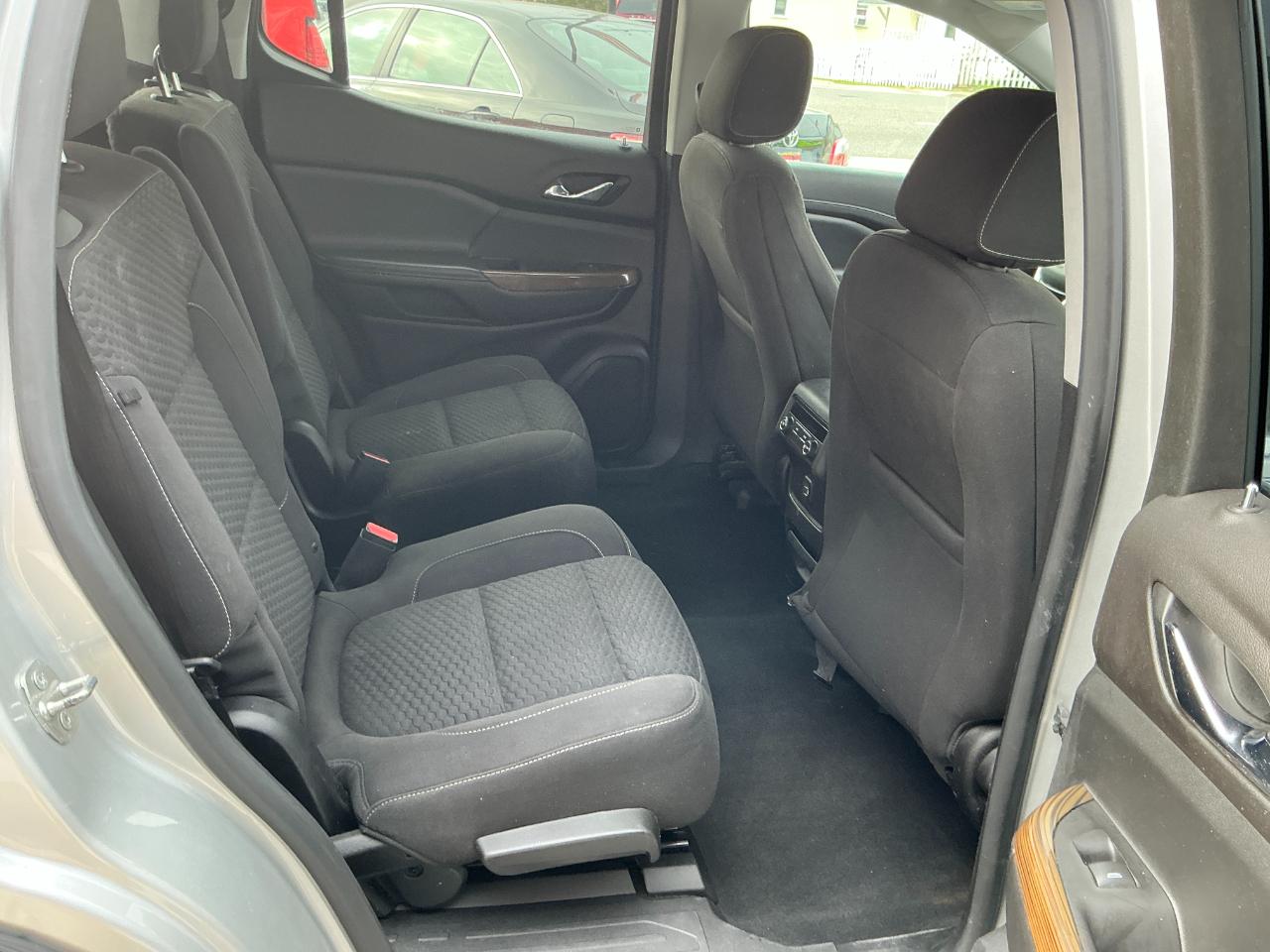 GMC Acadia FWD 4dr SLE w/SLE-2 2019