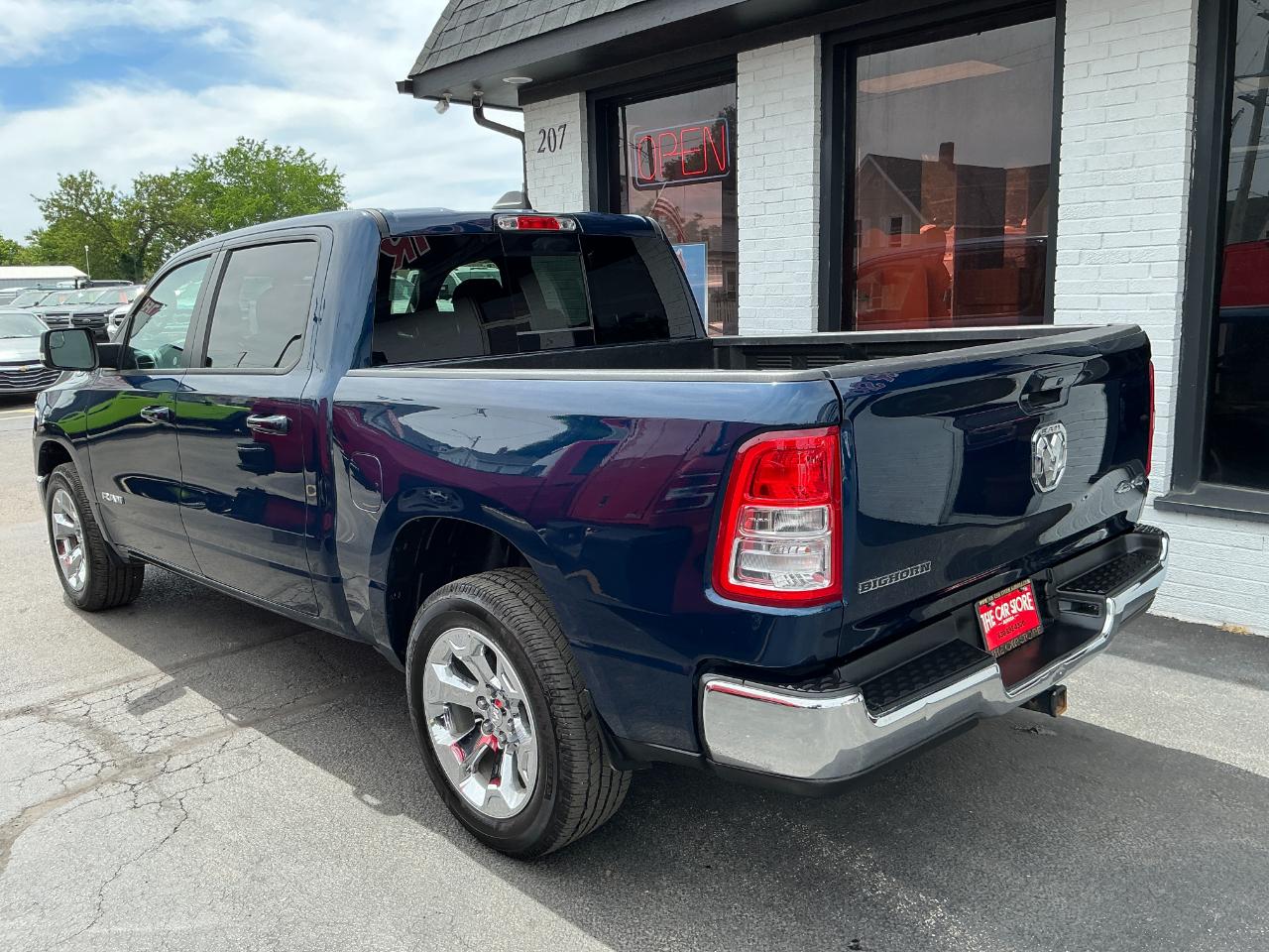 RAM 1500 Big Horn 4x4 Crew Cab 5'7" Box 2022