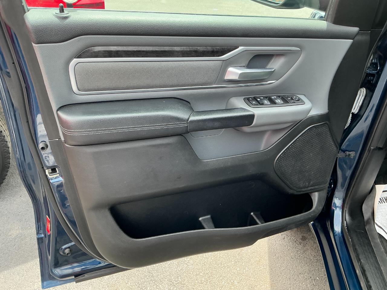 RAM 1500 Big Horn 4x4 Crew Cab 5'7" Box 2022