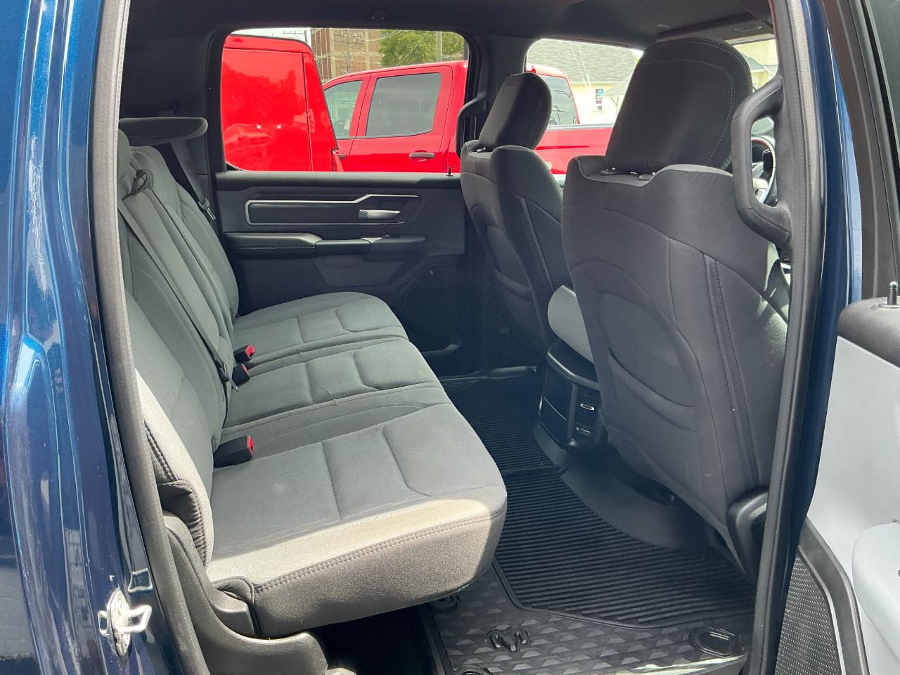 RAM 1500 Big Horn 4x4 Crew Cab 5'7" Box 2022