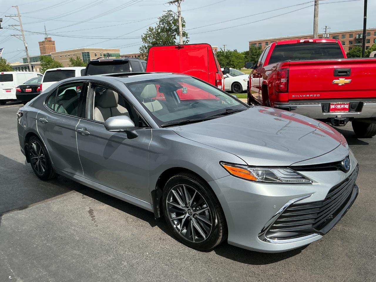 Toyota Camry Hybrid XLE CVT (Natl) 2024