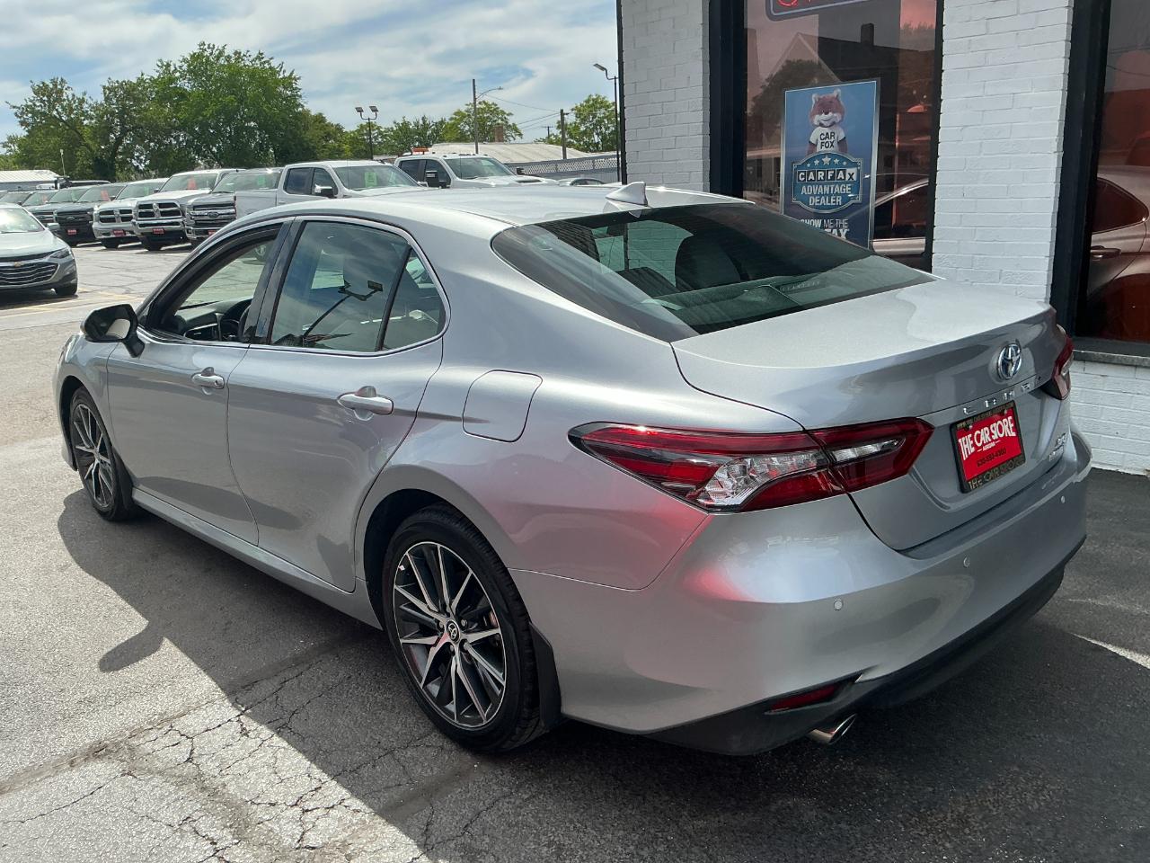Toyota Camry Hybrid XLE CVT (Natl) 2024