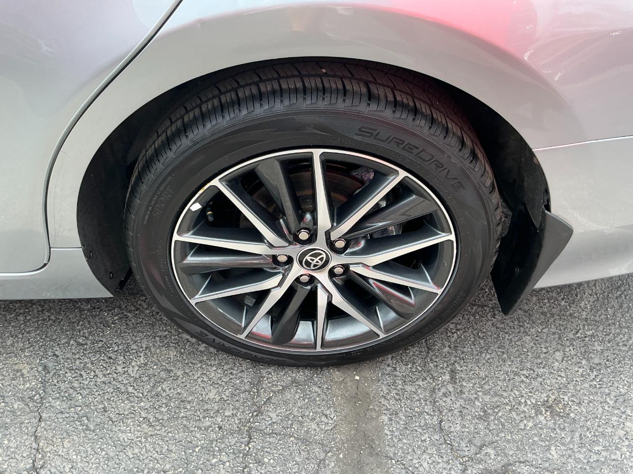 Toyota Camry Hybrid XLE CVT (Natl) 2024