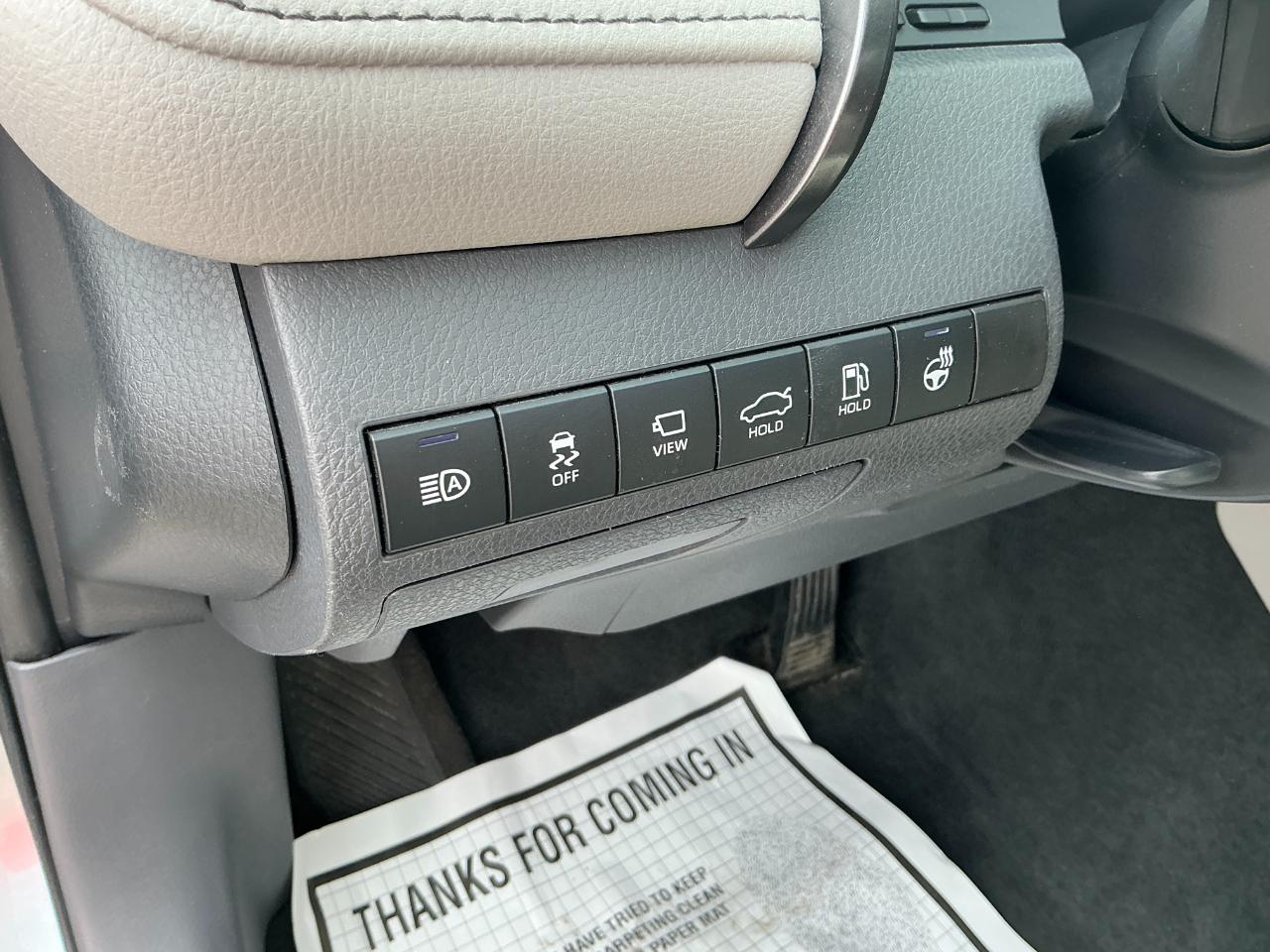 Toyota Camry Hybrid XLE CVT (Natl) 2024