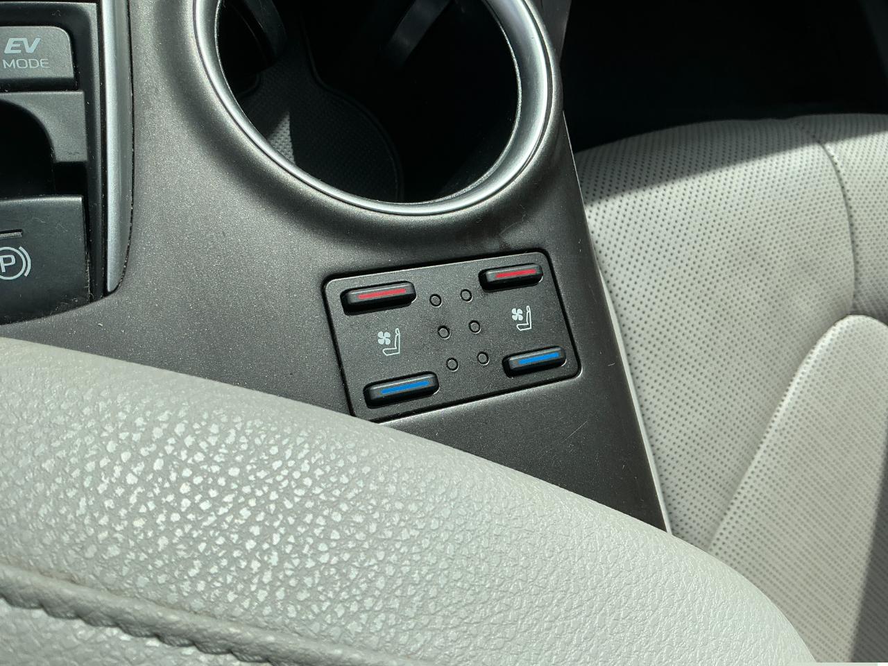 Toyota Camry Hybrid XLE CVT (Natl) 2024