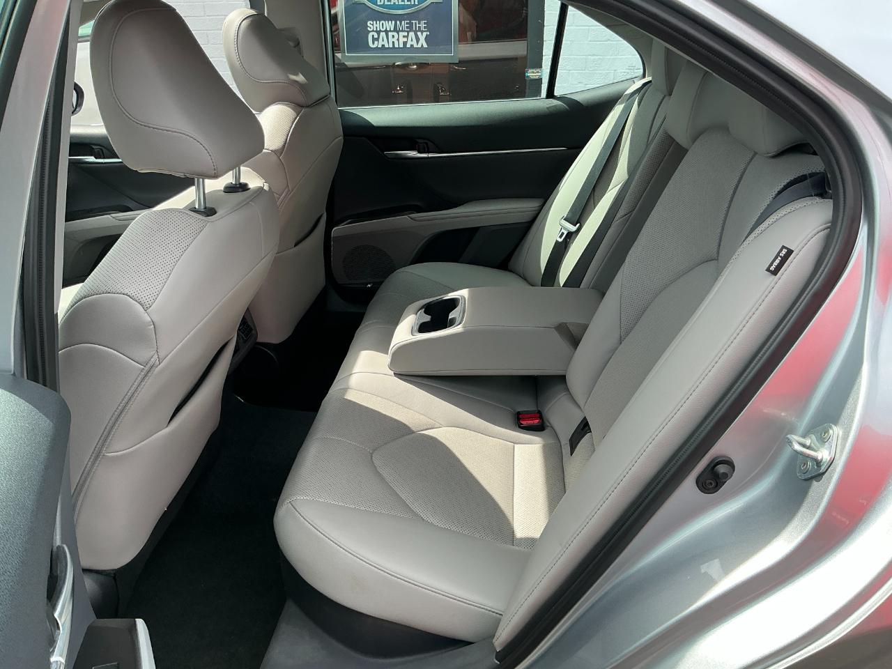 Toyota Camry Hybrid XLE CVT (Natl) 2024