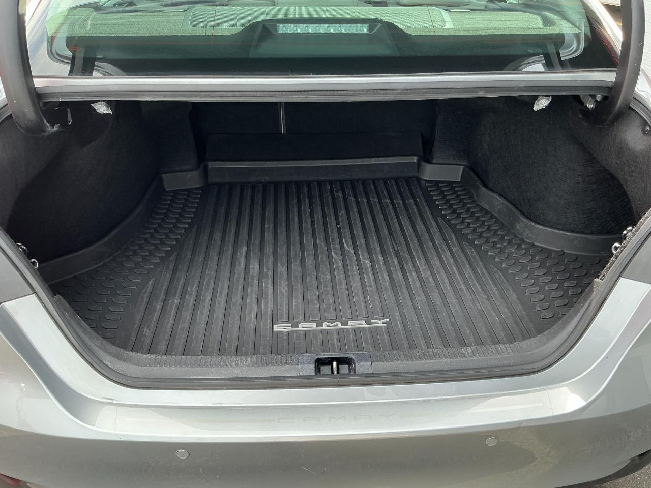 Toyota Camry Hybrid XLE CVT (Natl) 2024