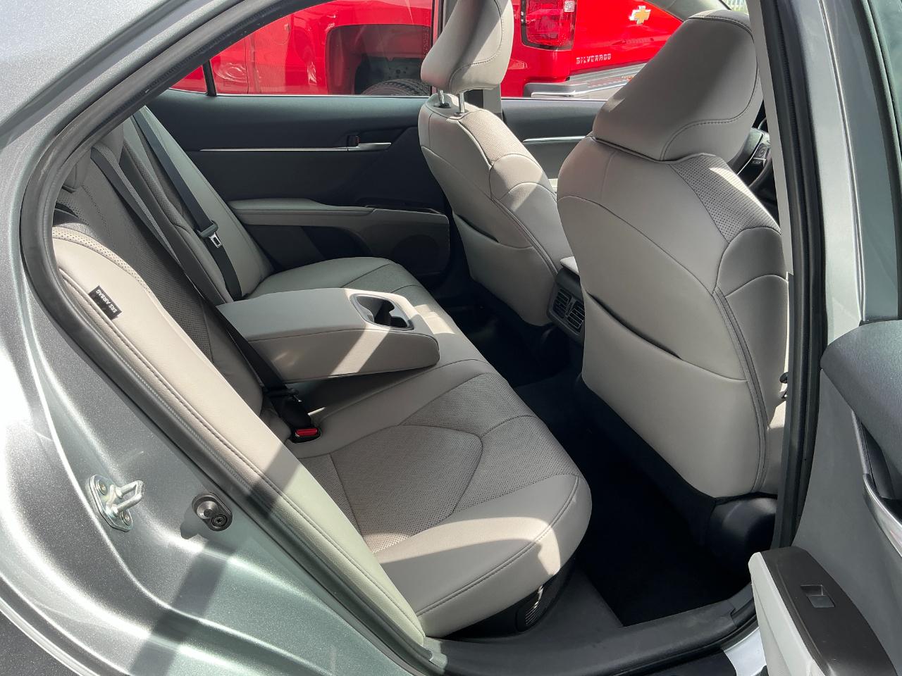 Toyota Camry Hybrid XLE CVT (Natl) 2024
