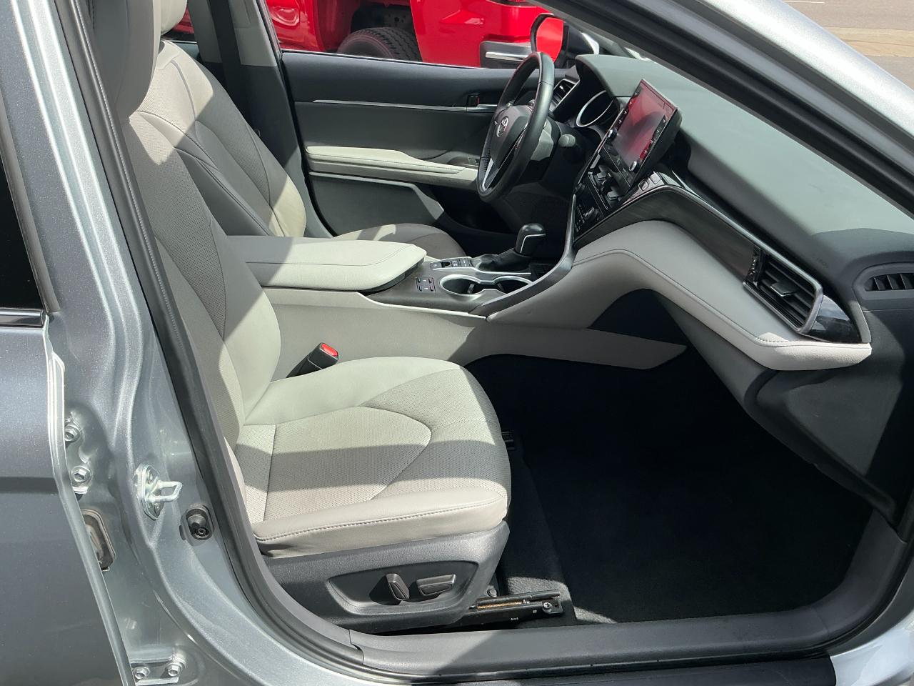 Toyota Camry Hybrid XLE CVT (Natl) 2024