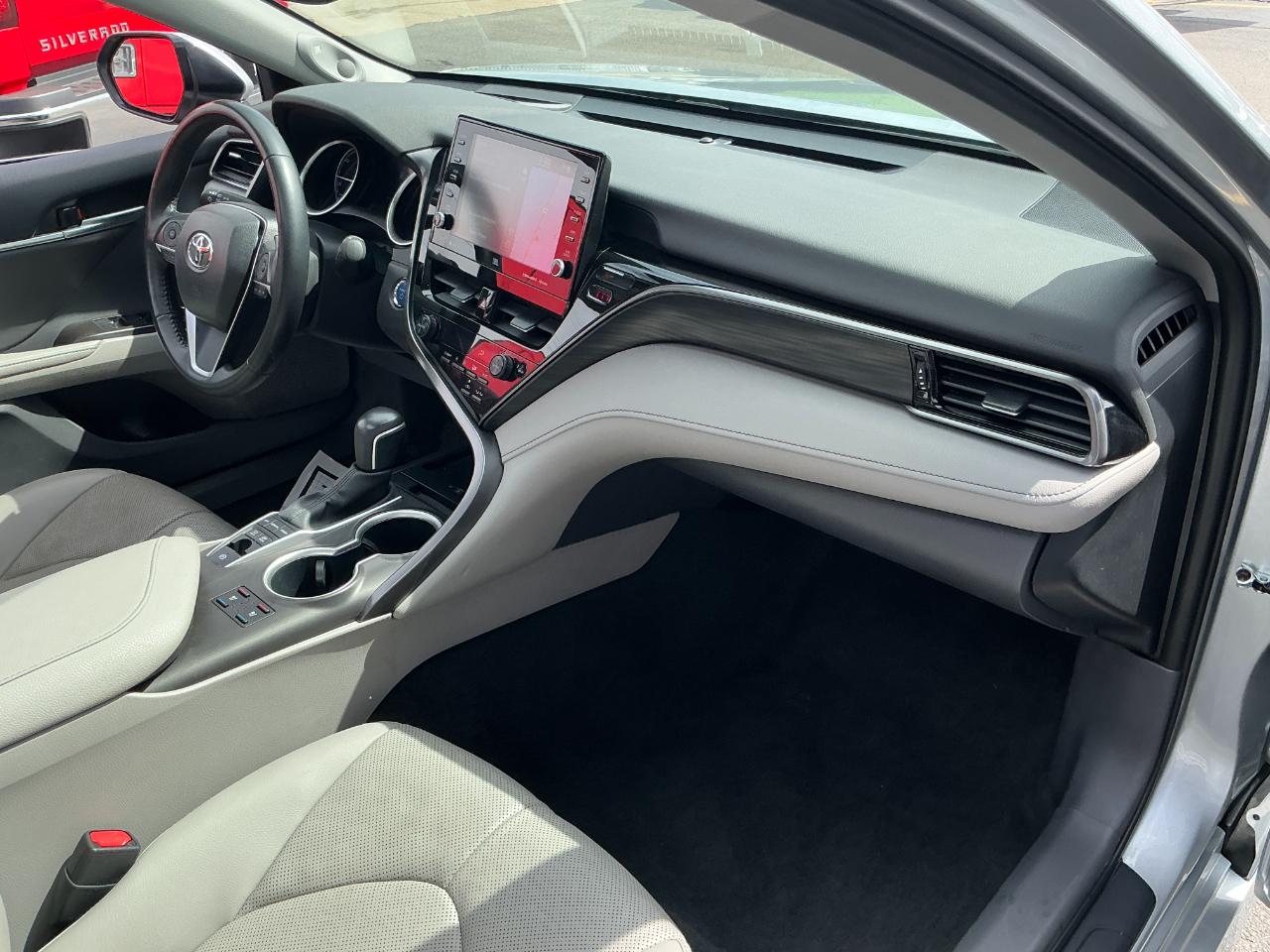 Toyota Camry Hybrid XLE CVT (Natl) 2024