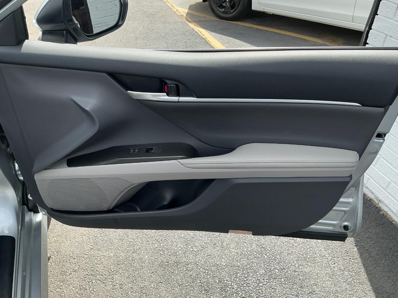 Toyota Camry Hybrid XLE CVT (Natl) 2024