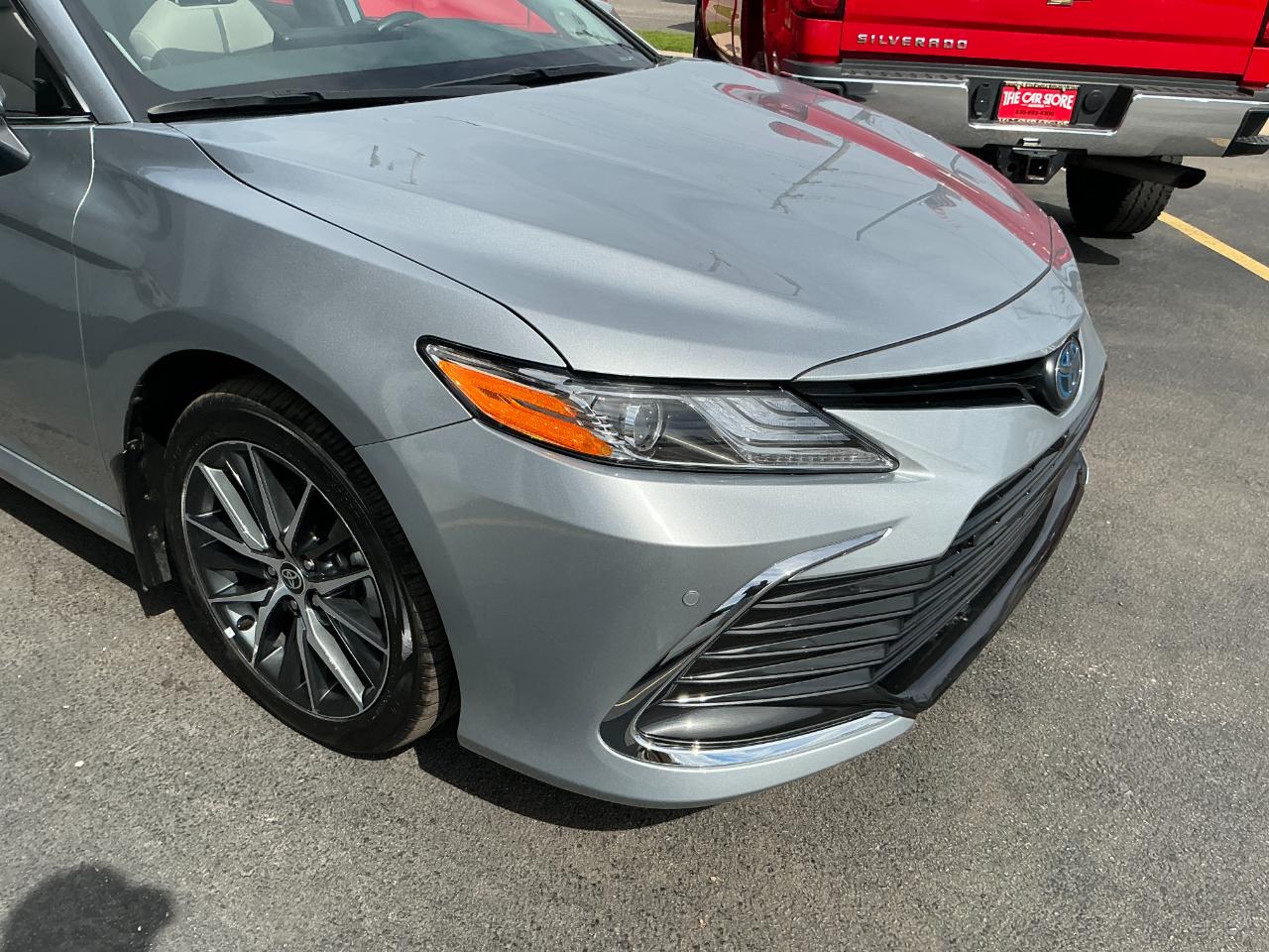 Toyota Camry Hybrid XLE CVT (Natl) 2024
