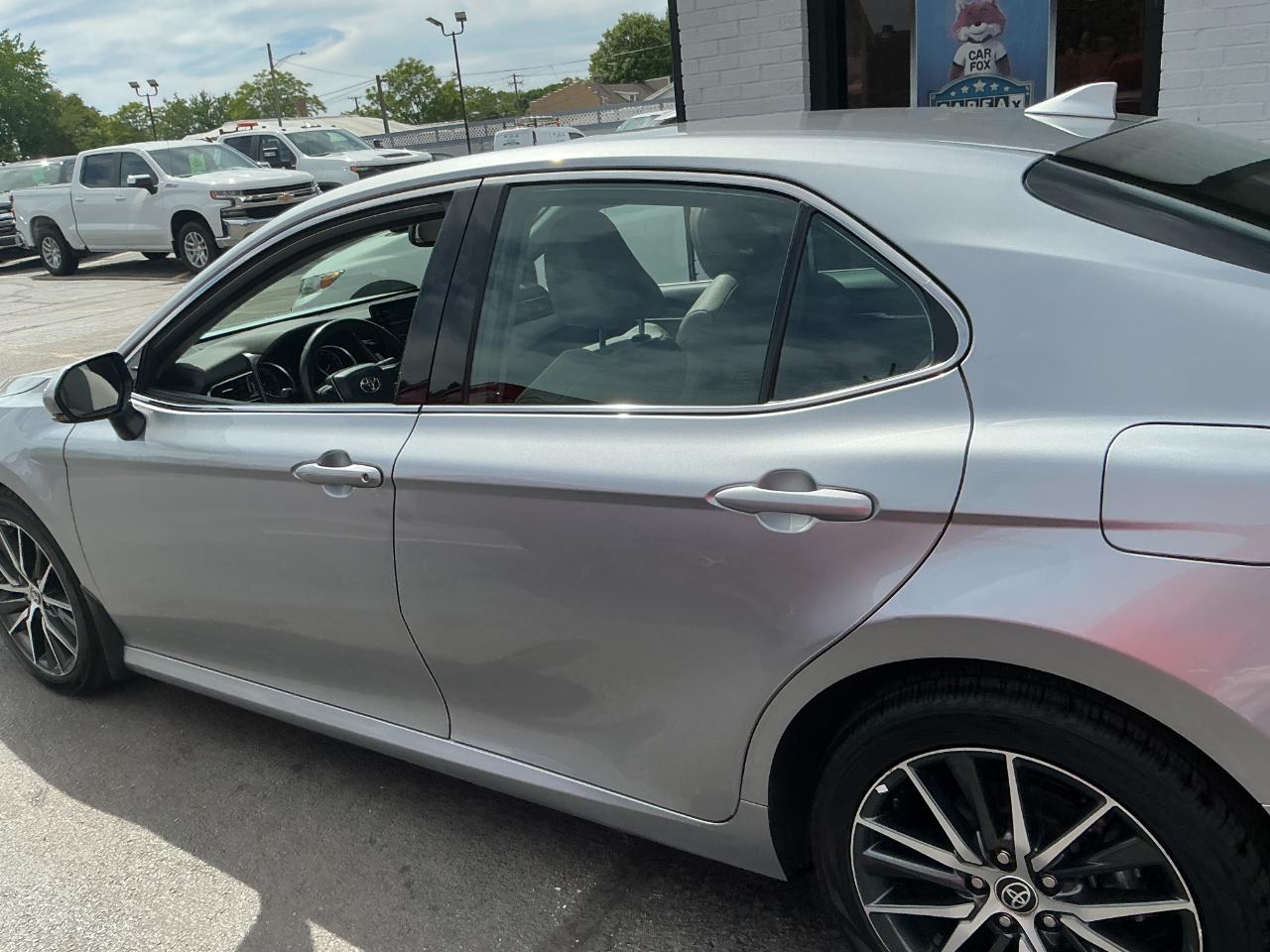 Toyota Camry Hybrid XLE CVT (Natl) 2024