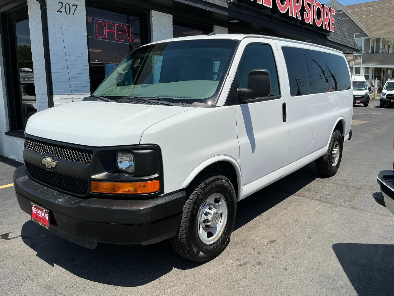 Chevrolet Express Passenger RWD 2500 135" LS 2013