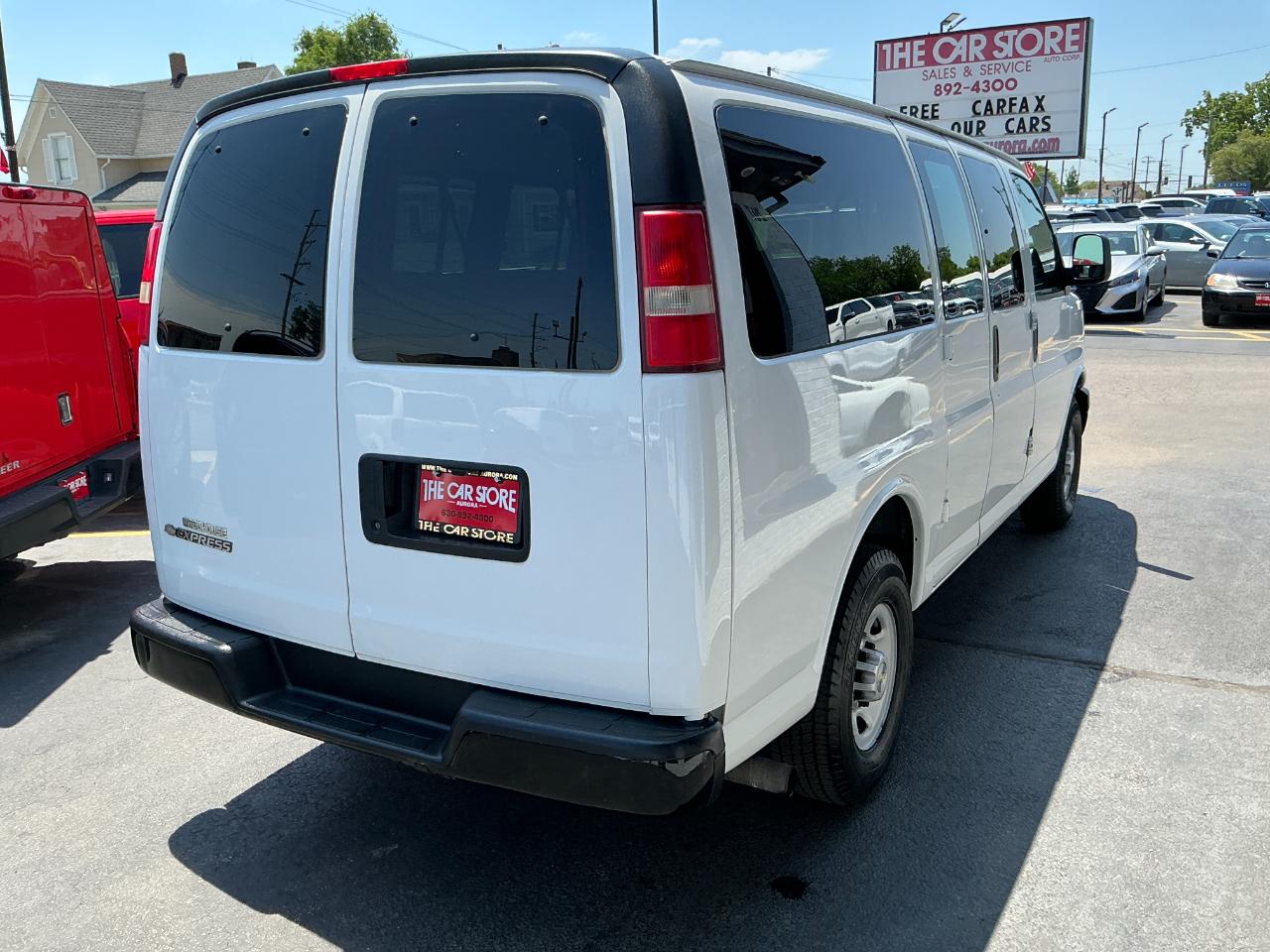 Chevrolet Express Passenger RWD 2500 135" LS 2013