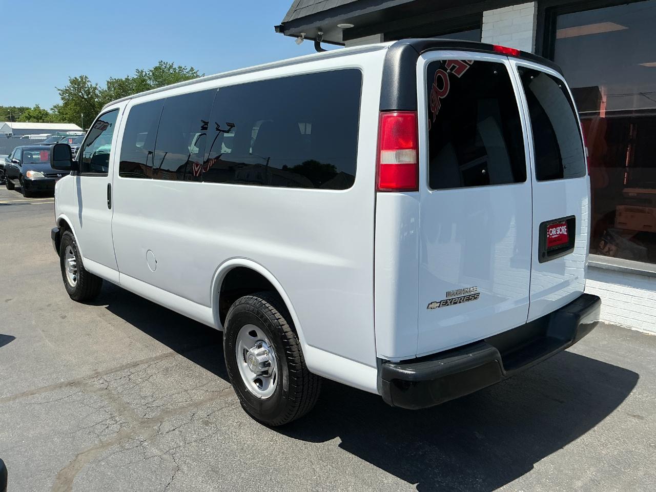 Chevrolet Express Passenger RWD 2500 135" LS 2013