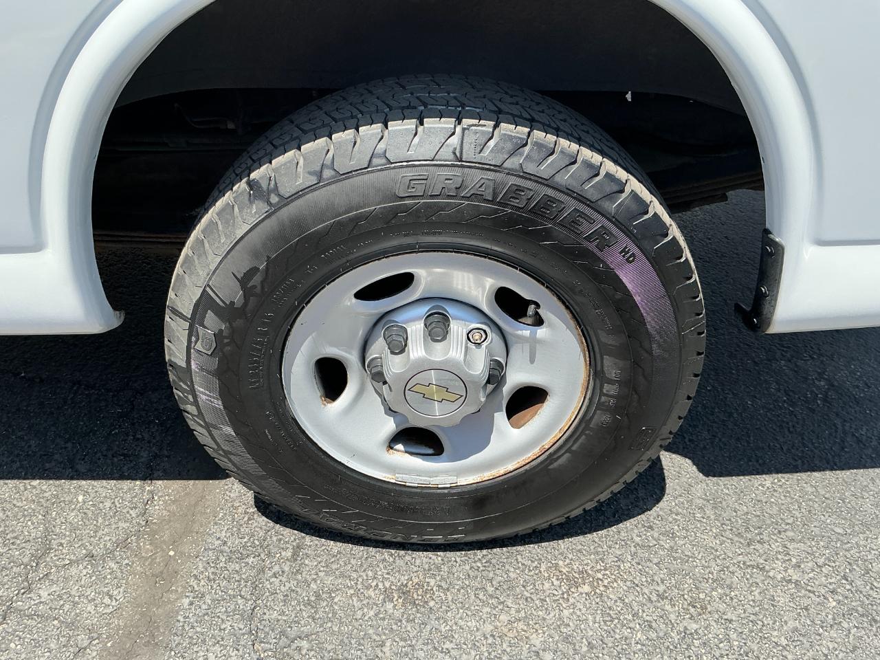 Chevrolet Express Passenger RWD 2500 135" LS 2013