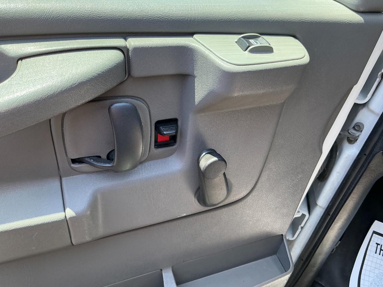 Chevrolet Express Passenger RWD 2500 135" LS 2013