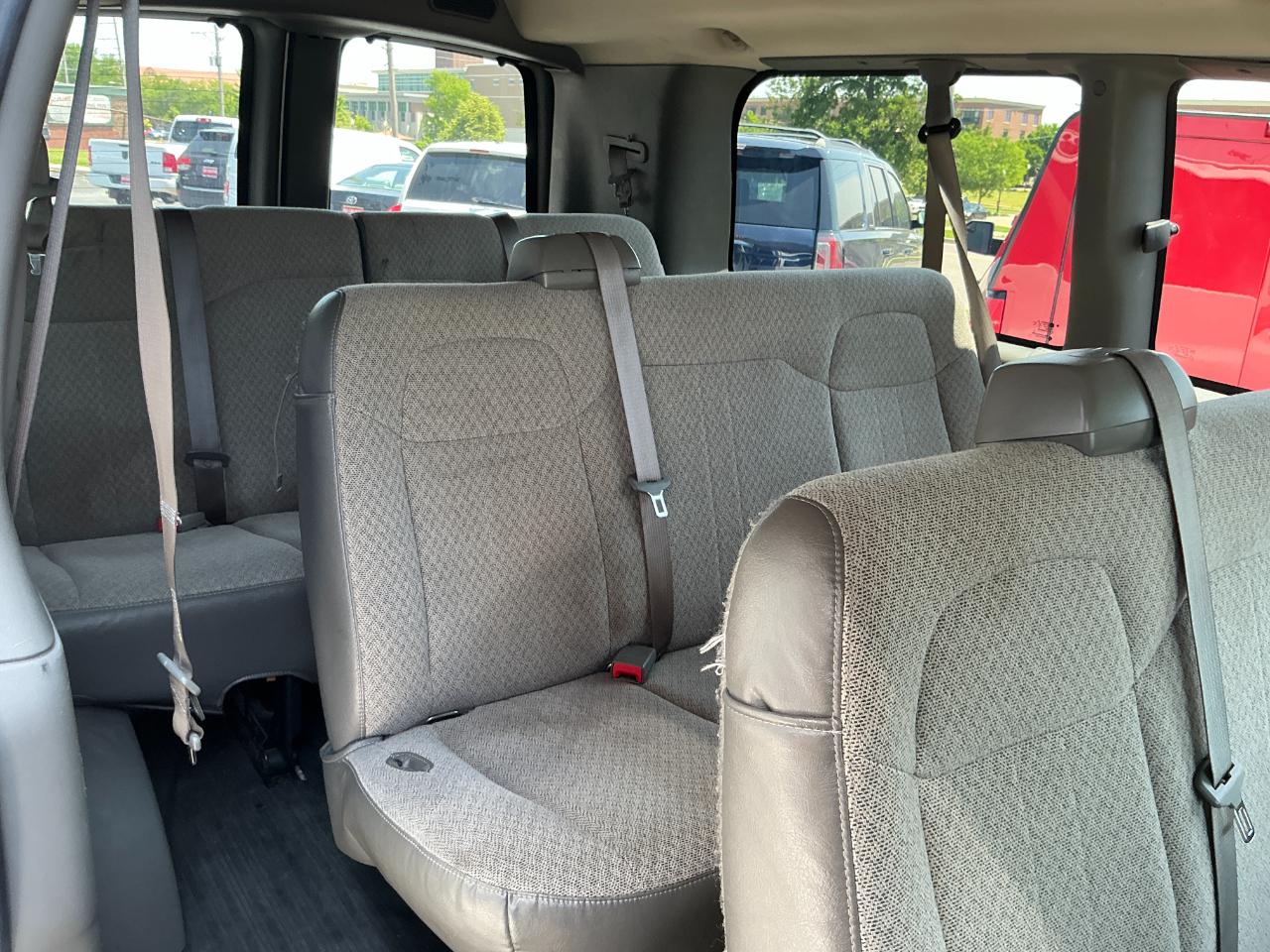 Chevrolet Express Passenger RWD 2500 135" LS 2013