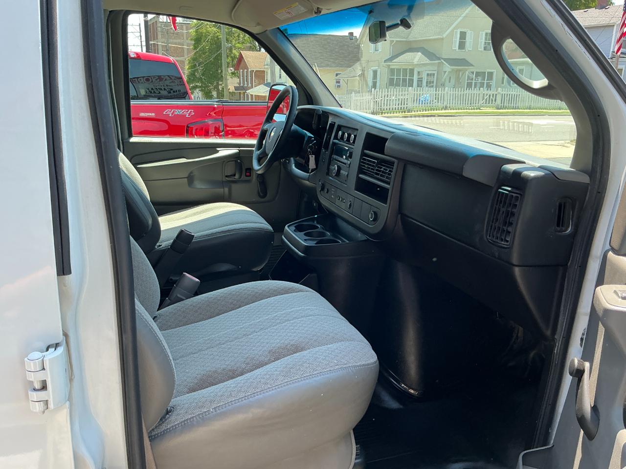 Chevrolet Express Passenger RWD 2500 135" LS 2013