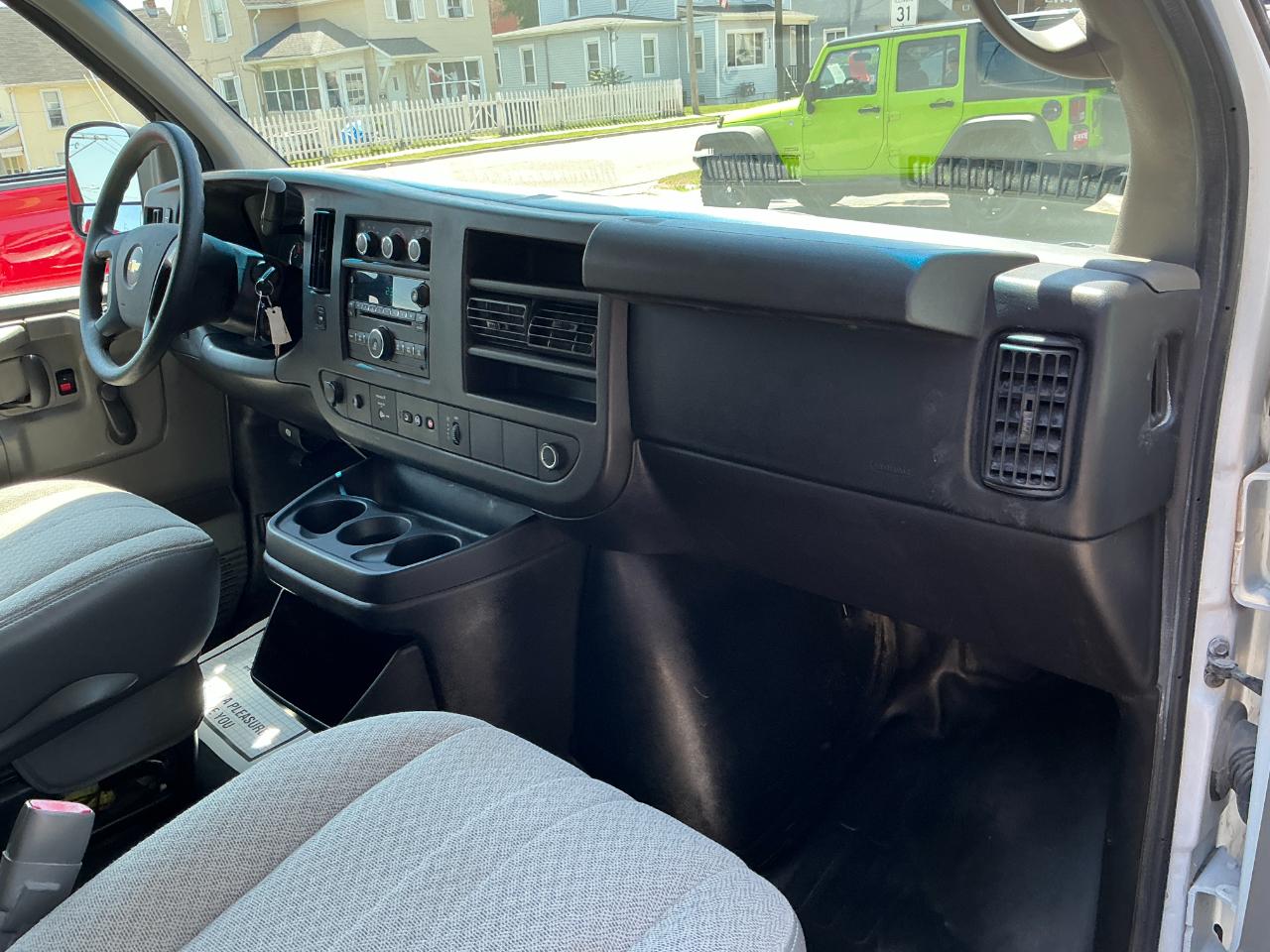 Chevrolet Express Passenger RWD 2500 135" LS 2013