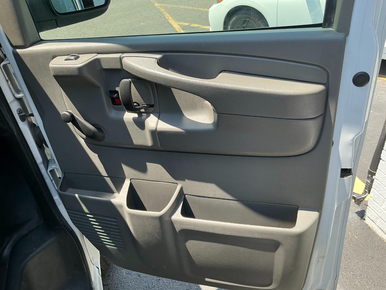 Chevrolet Express Passenger RWD 2500 135" LS 2013