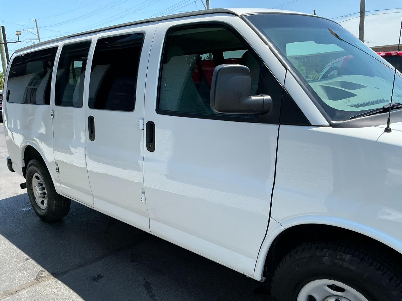 Chevrolet Express Passenger RWD 2500 135" LS 2013
