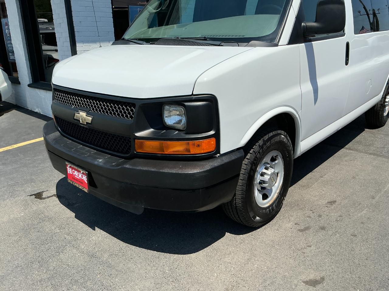 Chevrolet Express Passenger RWD 2500 135" LS 2013