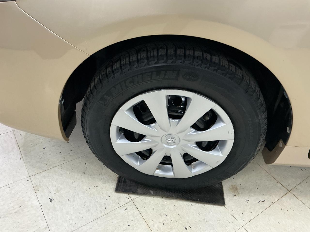 Toyota Corolla 4dr Sdn Auto LE (Natl) 2011