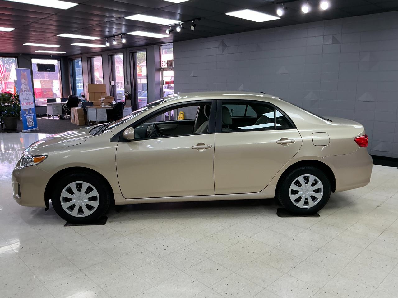 Toyota Corolla 4dr Sdn Auto LE (Natl) 2011