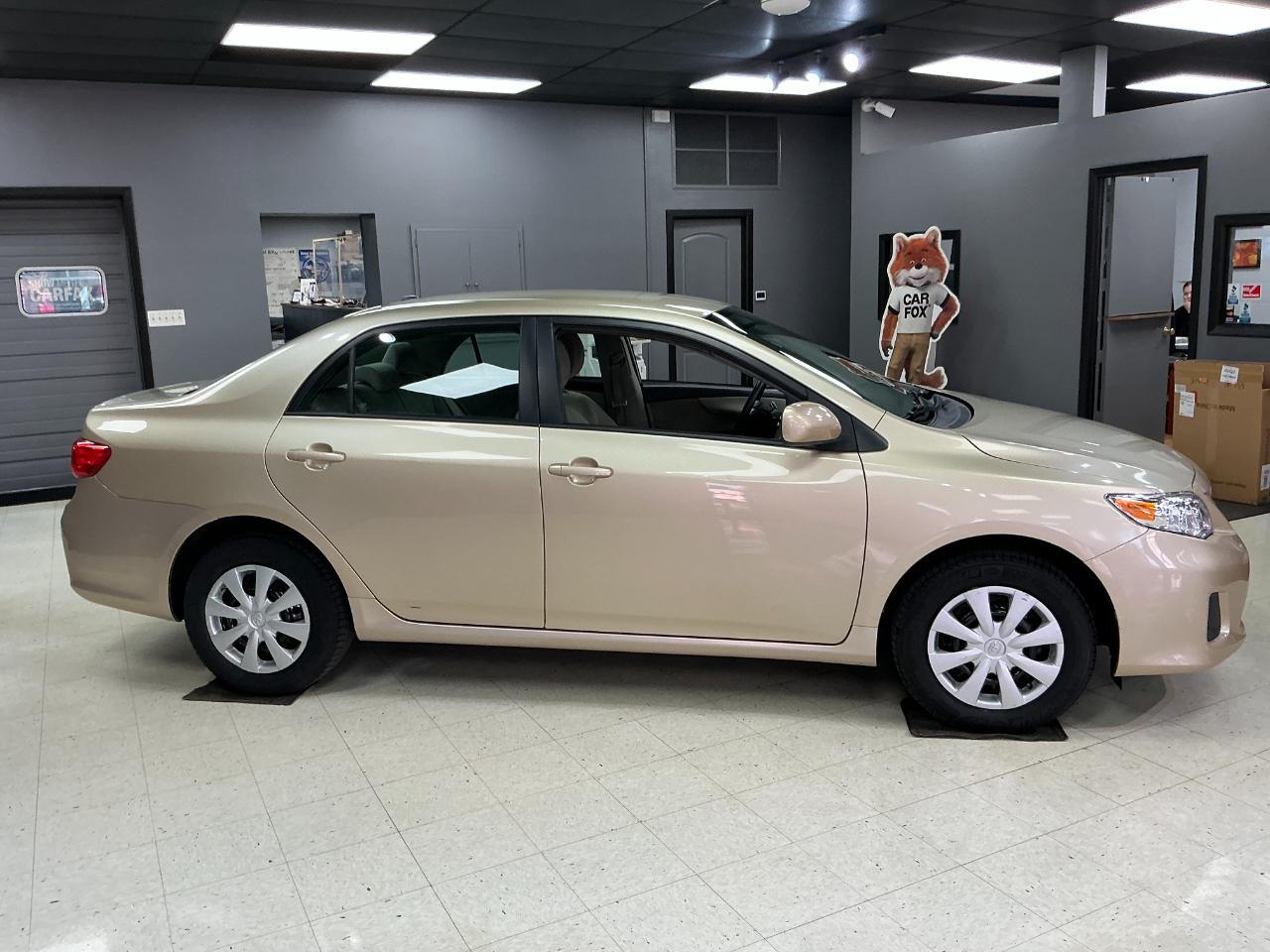 Toyota Corolla 4dr Sdn Auto LE (Natl) 2011