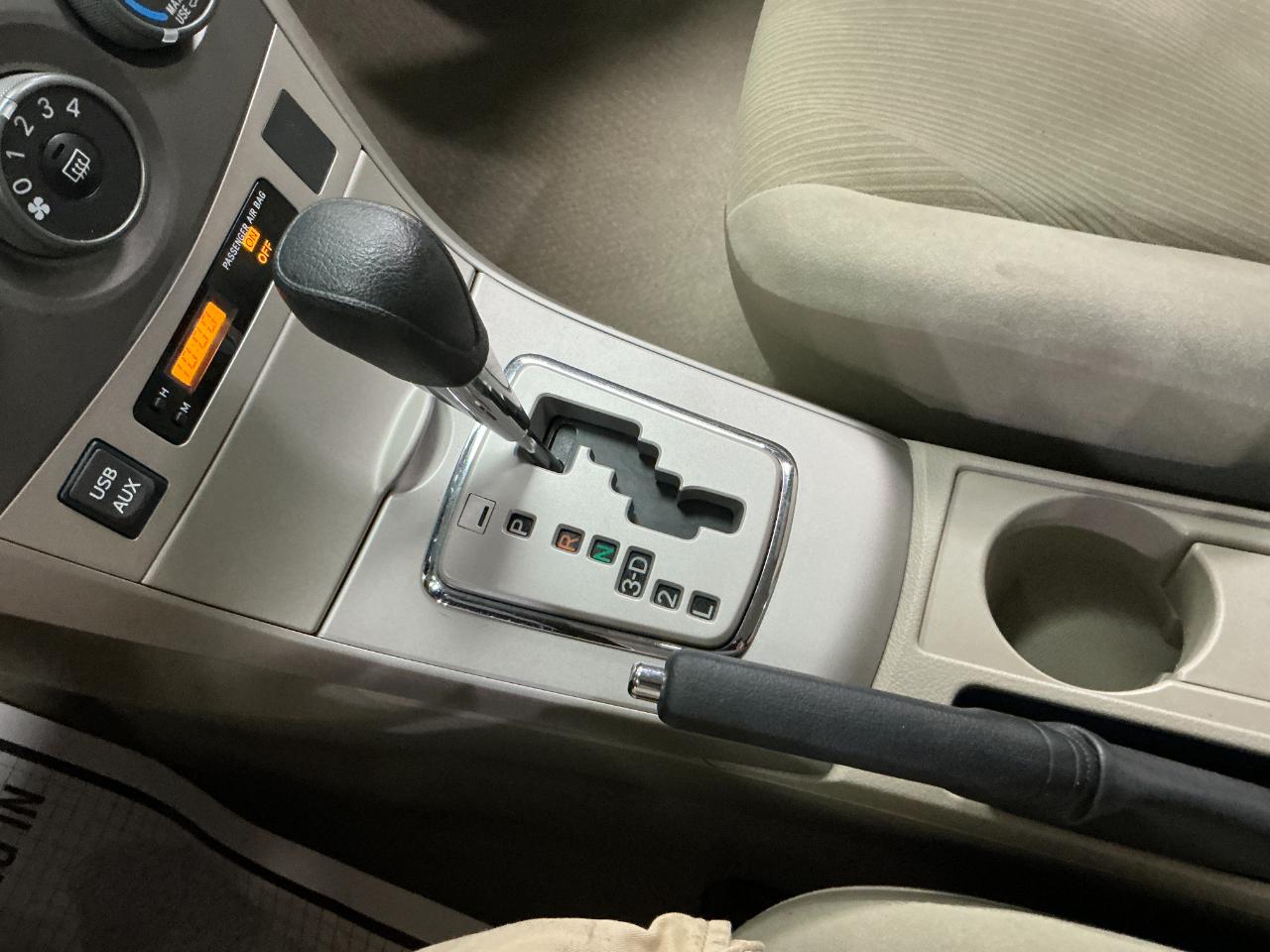 Toyota Corolla 4dr Sdn Auto LE (Natl) 2011