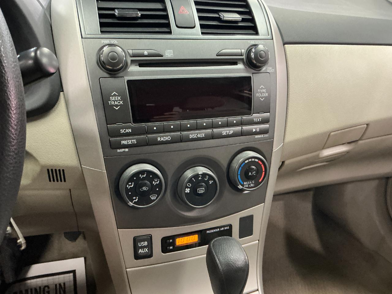 Toyota Corolla 4dr Sdn Auto LE (Natl) 2011