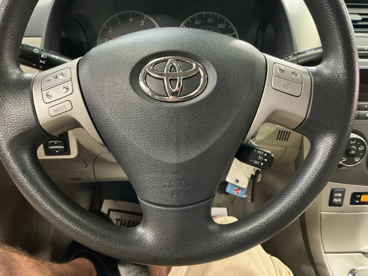 Toyota Corolla 4dr Sdn Auto LE (Natl) 2011