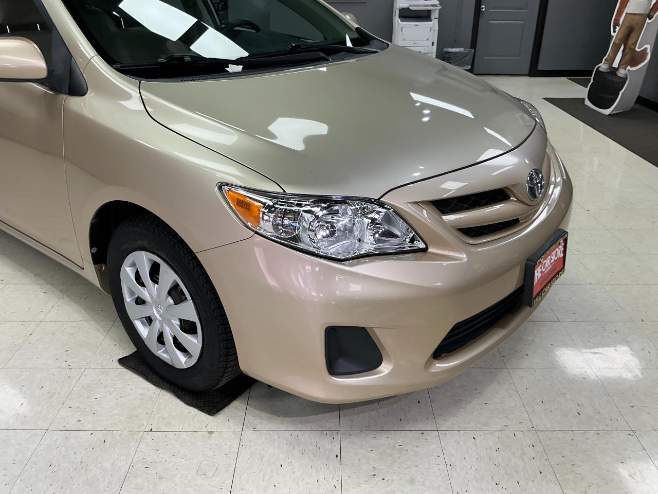 Toyota Corolla 4dr Sdn Auto LE (Natl) 2011