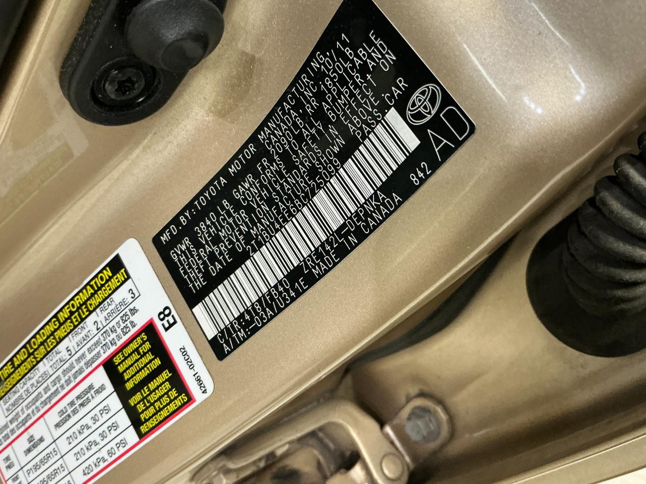 Toyota Corolla 4dr Sdn Auto LE (Natl) 2011