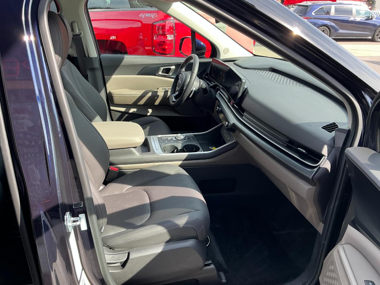 Kia Carnival Hybrid LXS FWD 2026