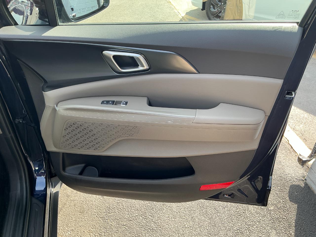 Kia Carnival Hybrid LXS FWD 2026