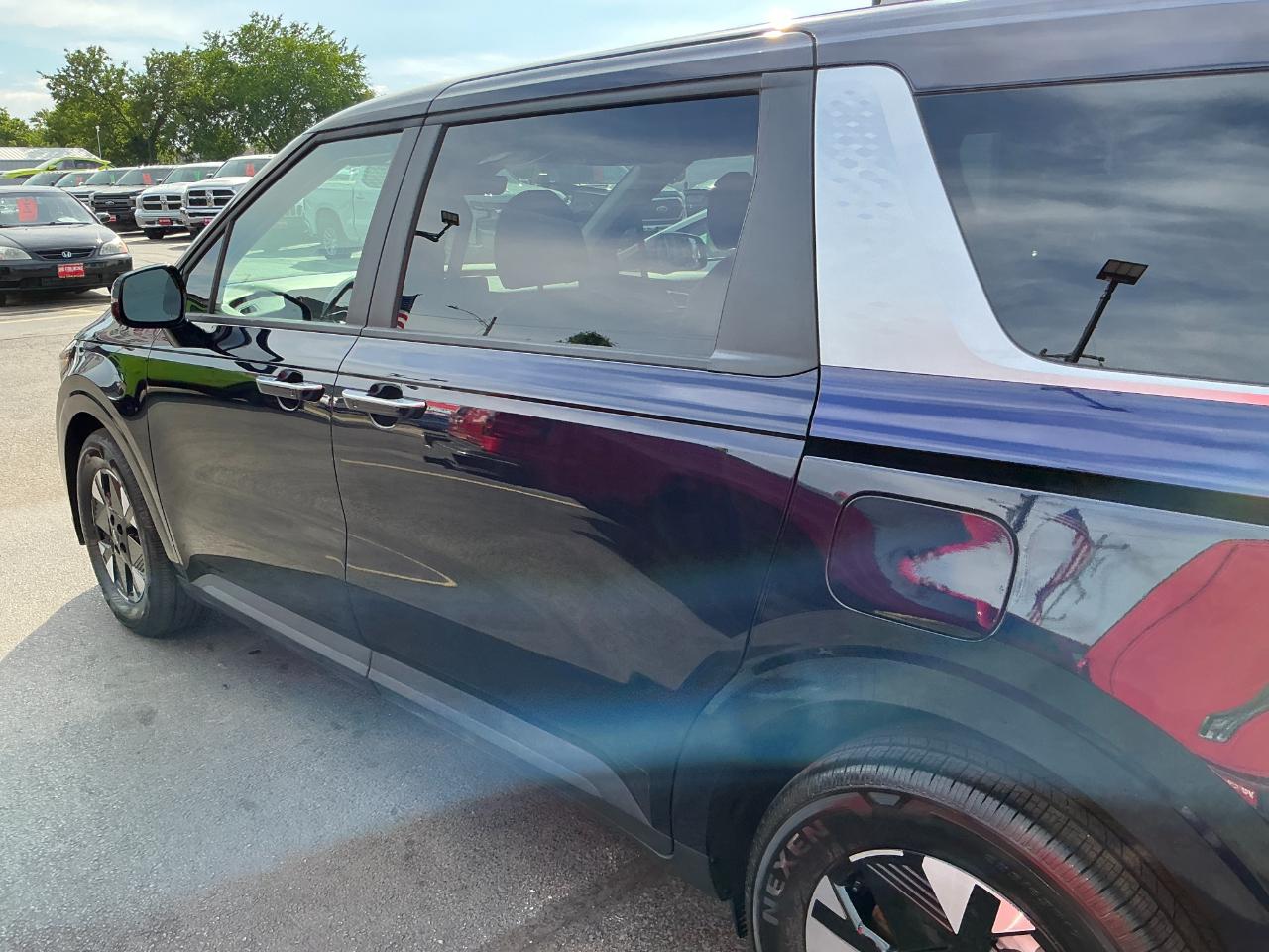 Kia Carnival Hybrid LXS FWD 2026