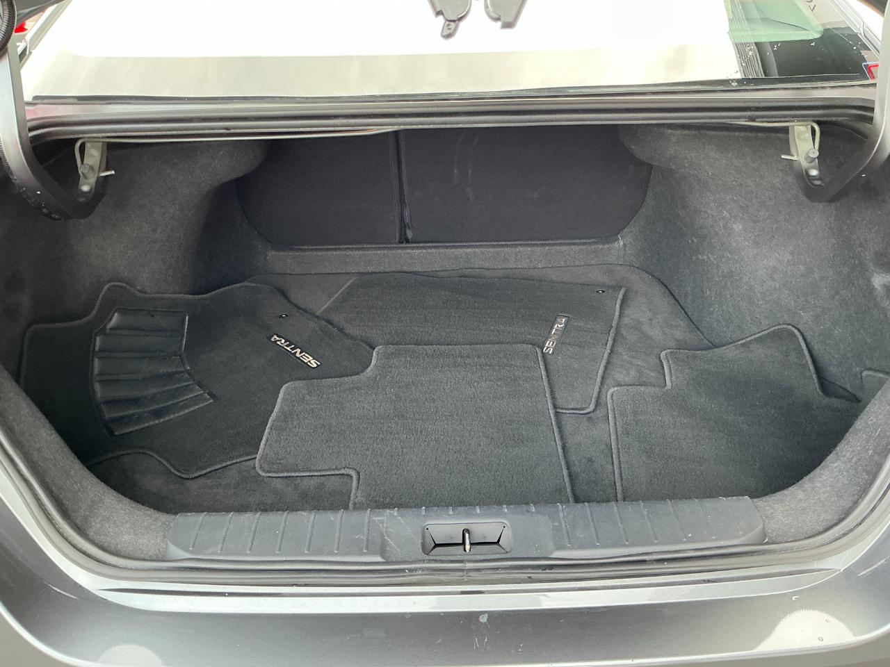 Nissan Sentra SR CVT 2025