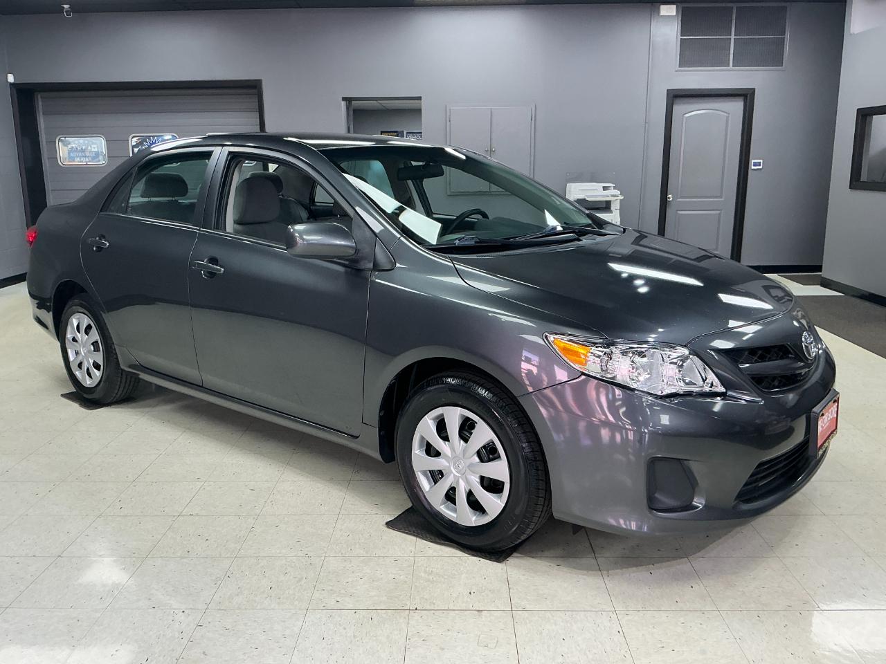 Toyota Corolla 4dr Sdn Auto LE (Natl) 2011