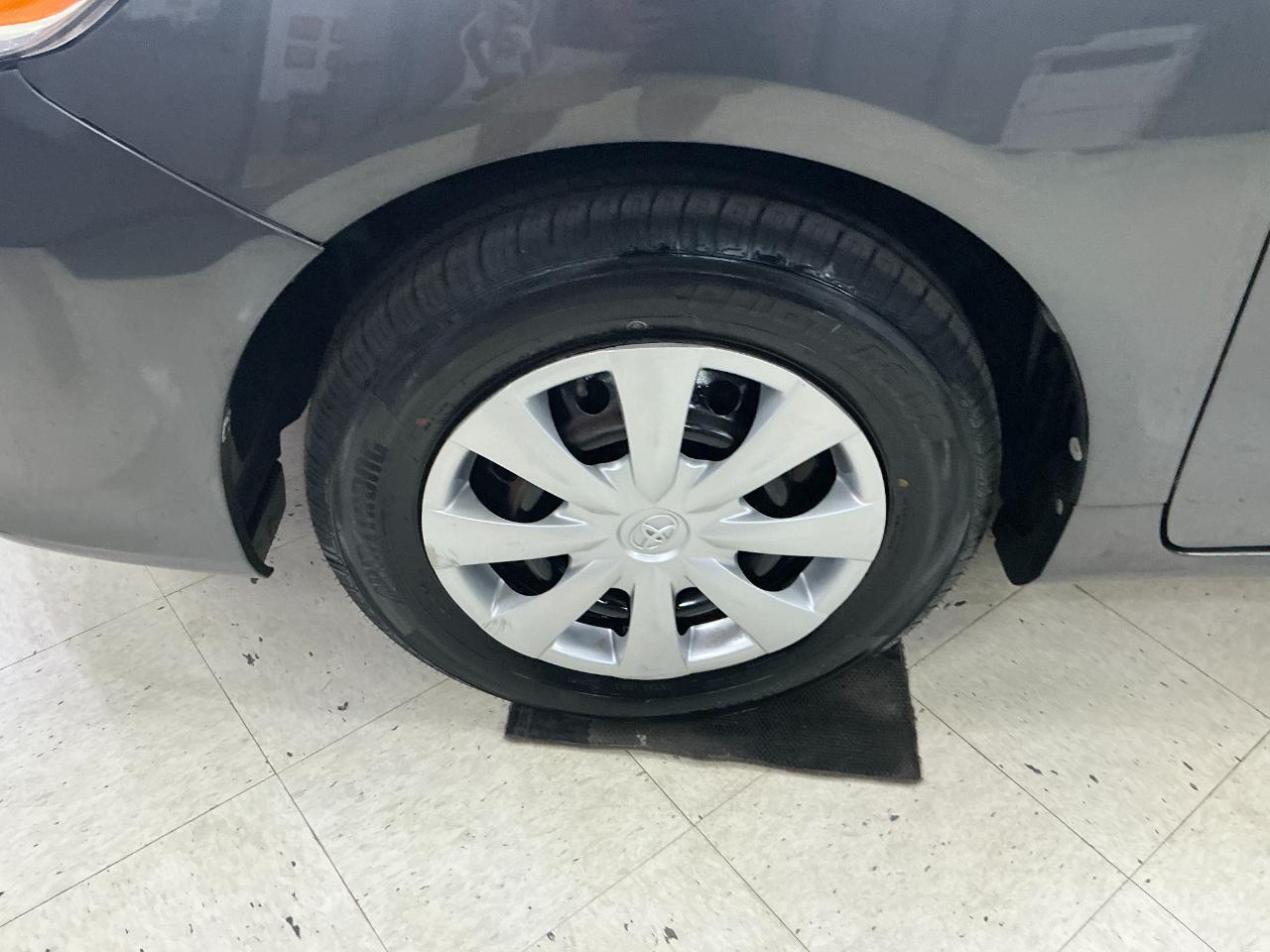 Toyota Corolla 4dr Sdn Auto LE (Natl) 2011