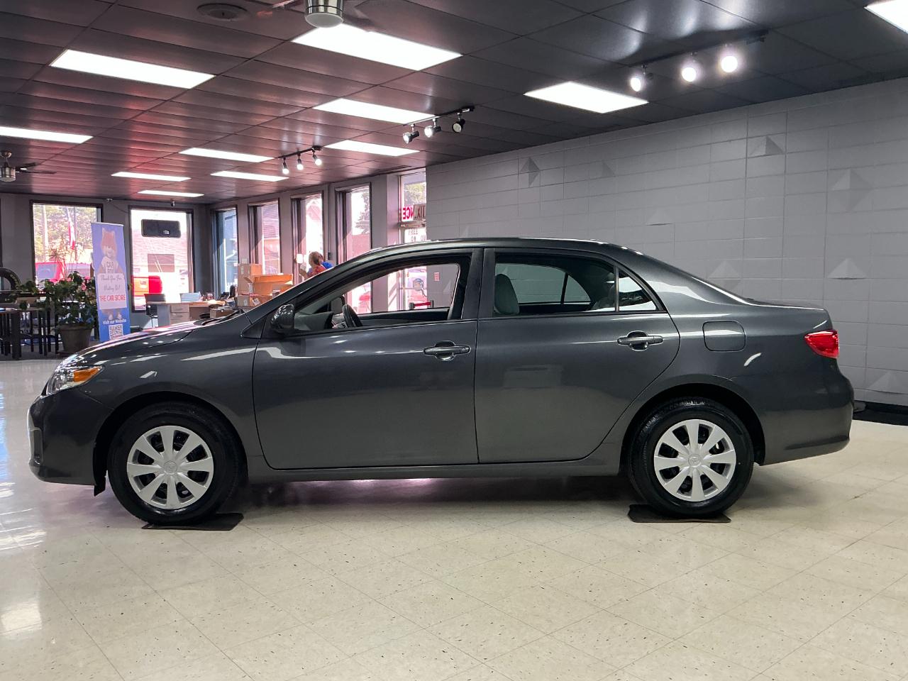 Toyota Corolla 4dr Sdn Auto LE (Natl) 2011