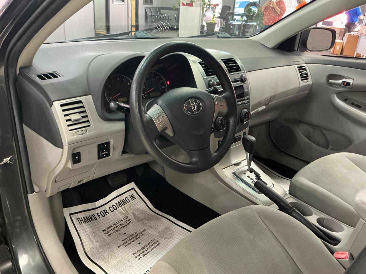 Toyota Corolla 4dr Sdn Auto LE (Natl) 2011