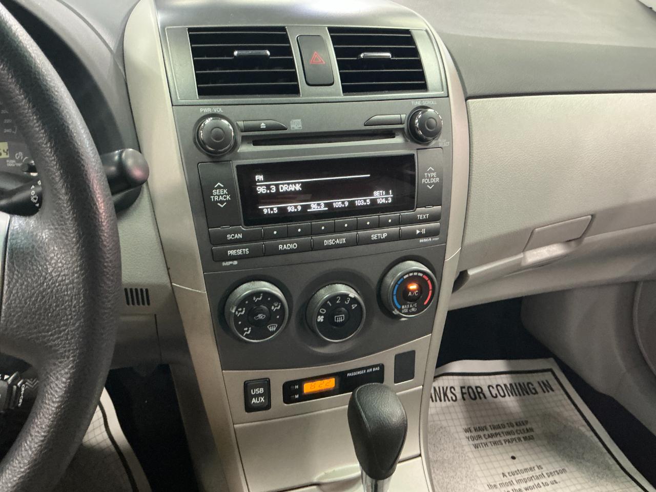 Toyota Corolla 4dr Sdn Auto LE (Natl) 2011