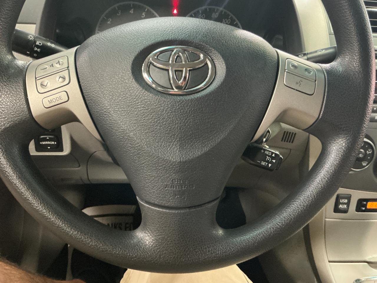 Toyota Corolla 4dr Sdn Auto LE (Natl) 2011