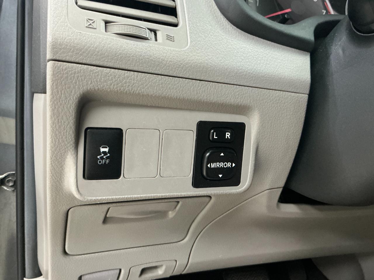 Toyota Corolla 4dr Sdn Auto LE (Natl) 2011