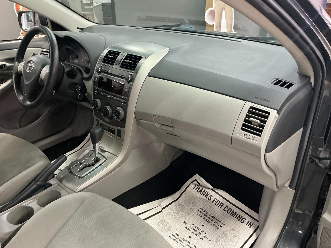 Toyota Corolla 4dr Sdn Auto LE (Natl) 2011