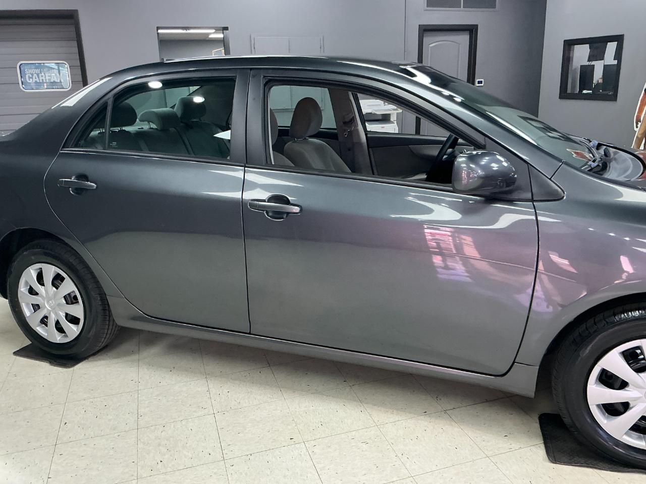 Toyota Corolla 4dr Sdn Auto LE (Natl) 2011