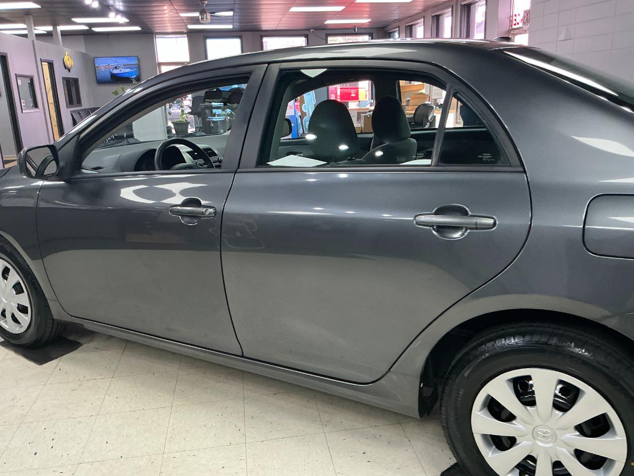 Toyota Corolla 4dr Sdn Auto LE (Natl) 2011